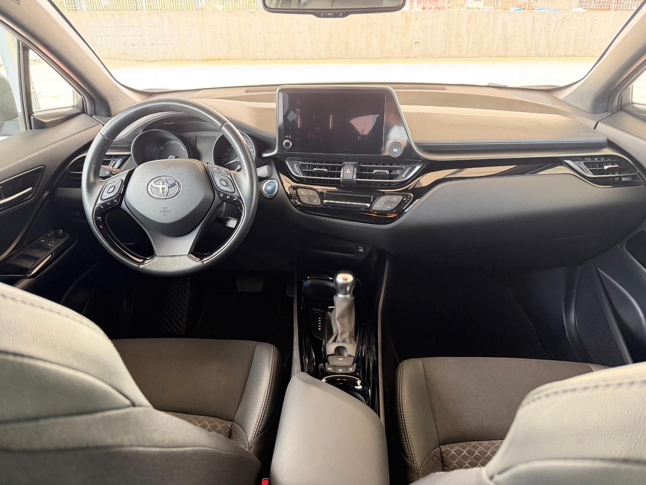 Toyota C-HR 1.8 Hybrid E-CVT