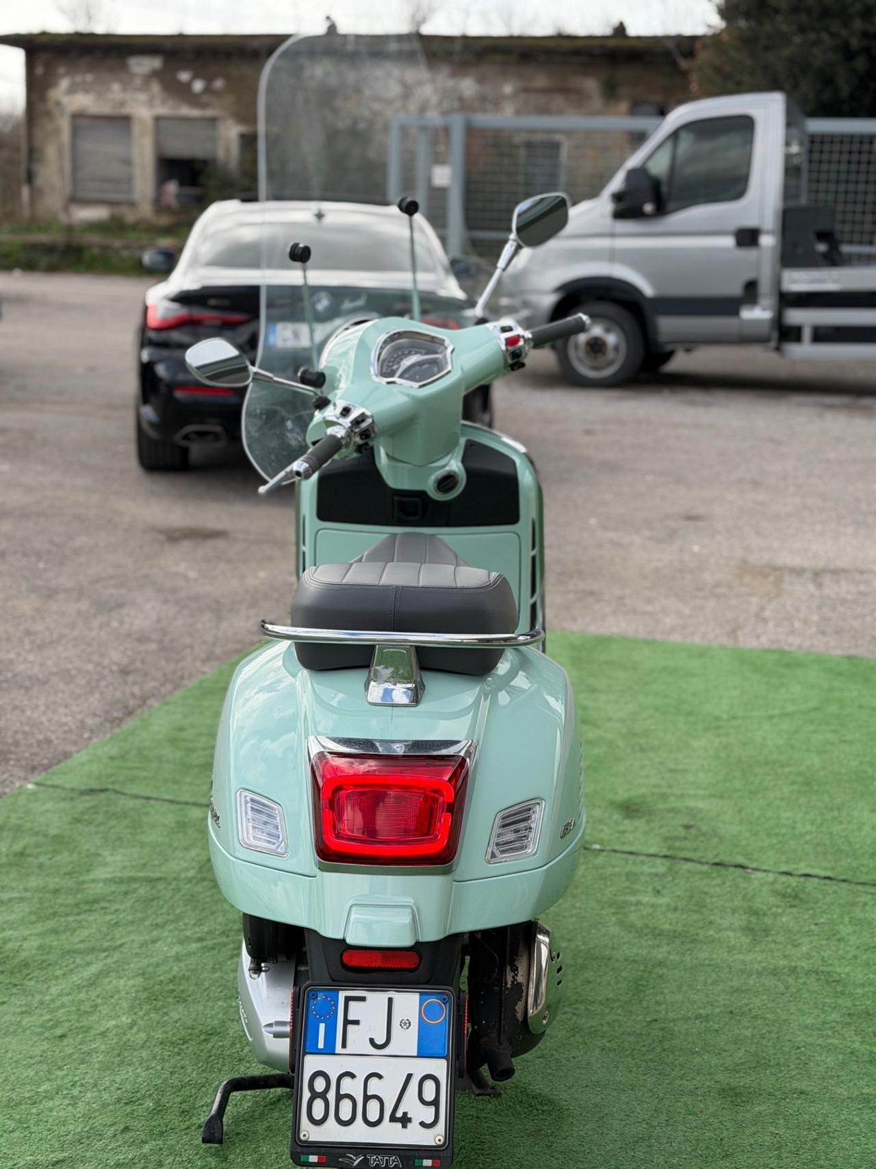 Piaggio Vespa 300 GTS Colore TIFFANI Nuova