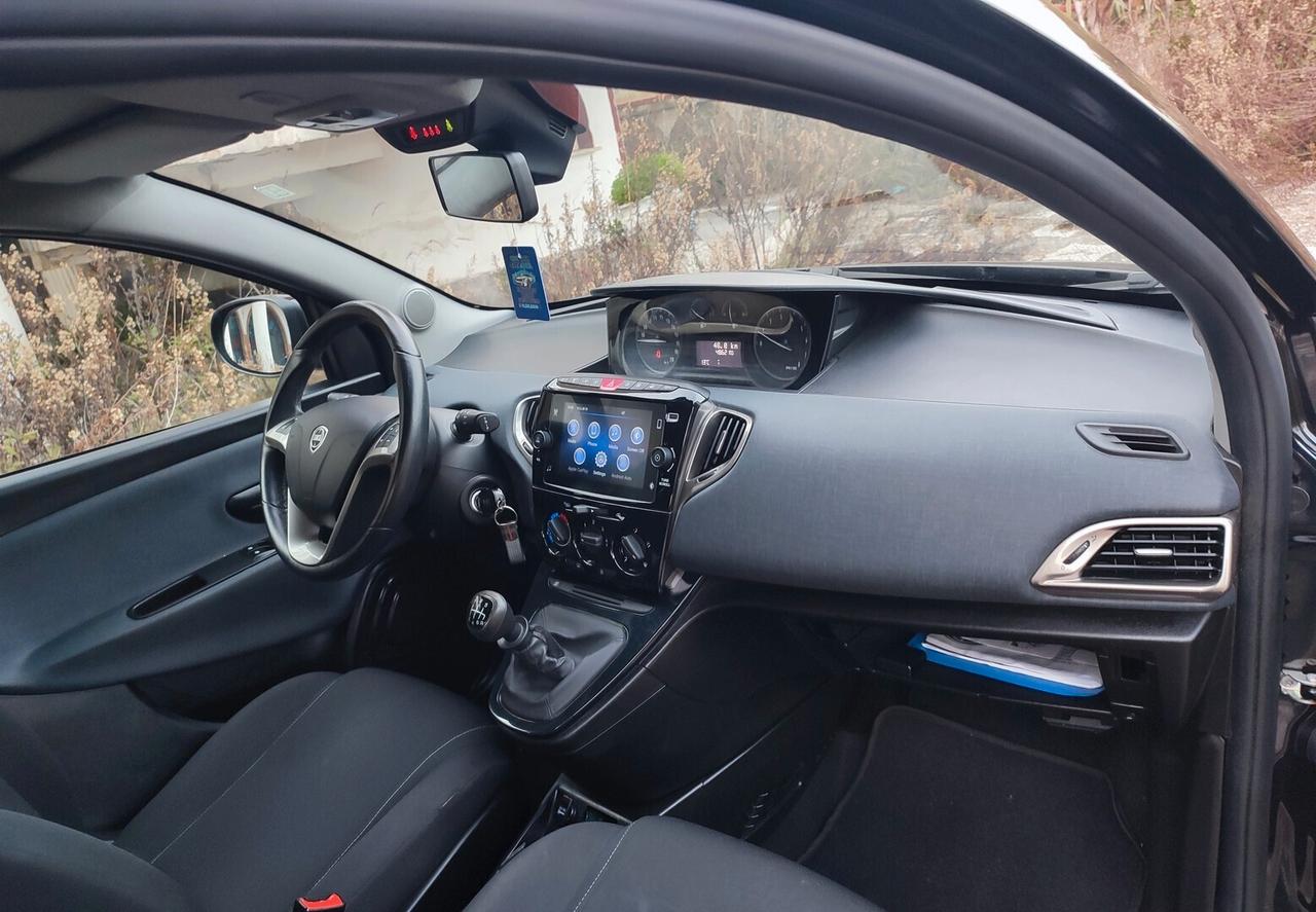 Lancia Ypsilon GOLD HYBRID 1.0 FIREFLY 70 CV S&S 6 MARCE CARPLAY