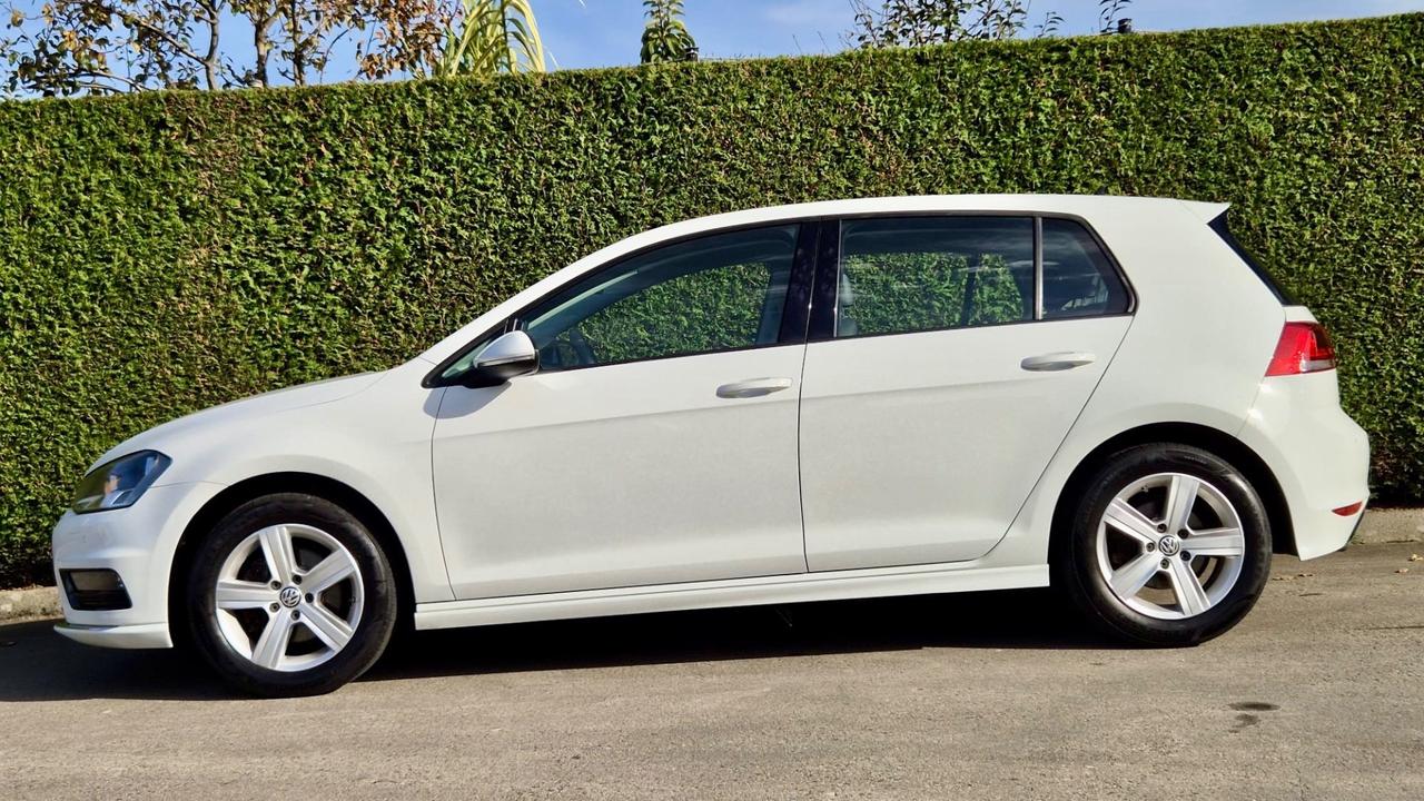 Volkswagen Golf VII 2.0 TDI R-LINE