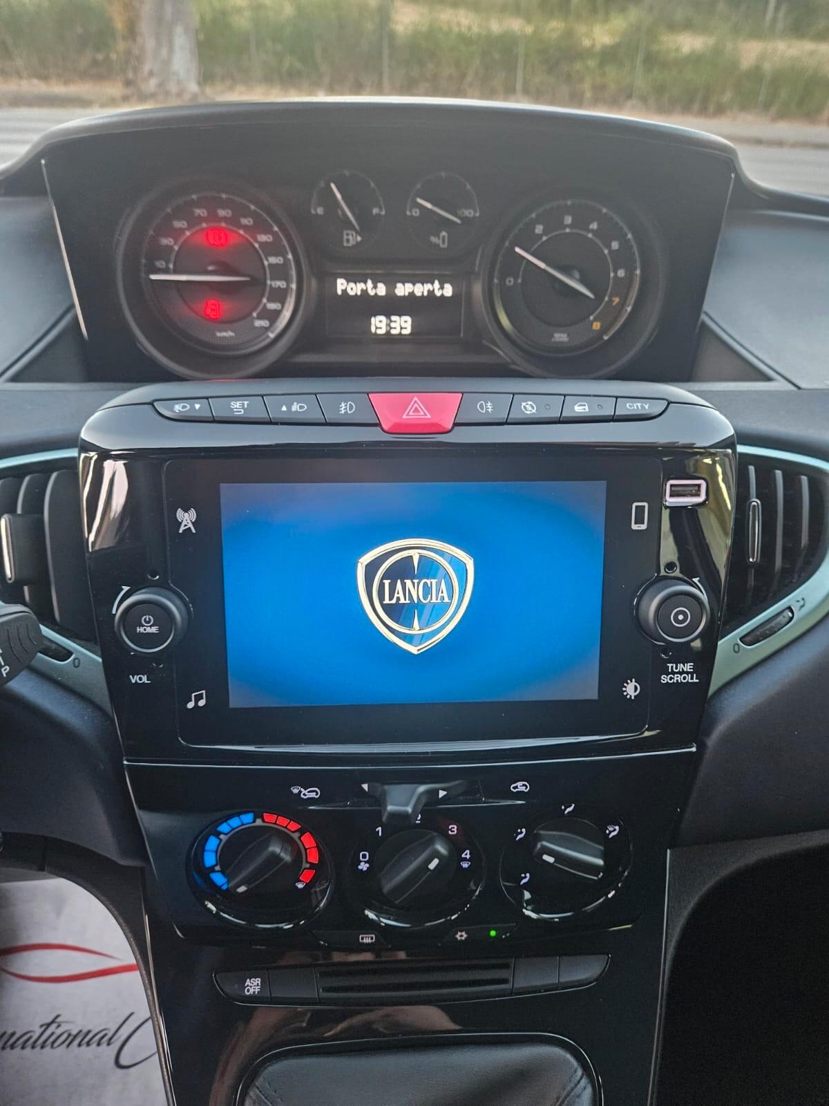 Lancia Ypsilon 1.0 Firefly Hybrid S&S GOLD 70CV