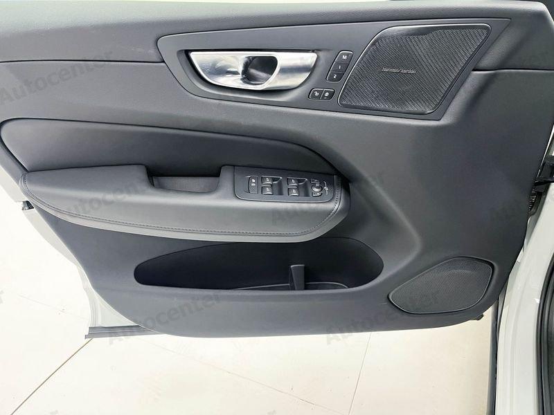 Volvo XC60 T6 Plug-in hybrid AWD automatico Plus Dark