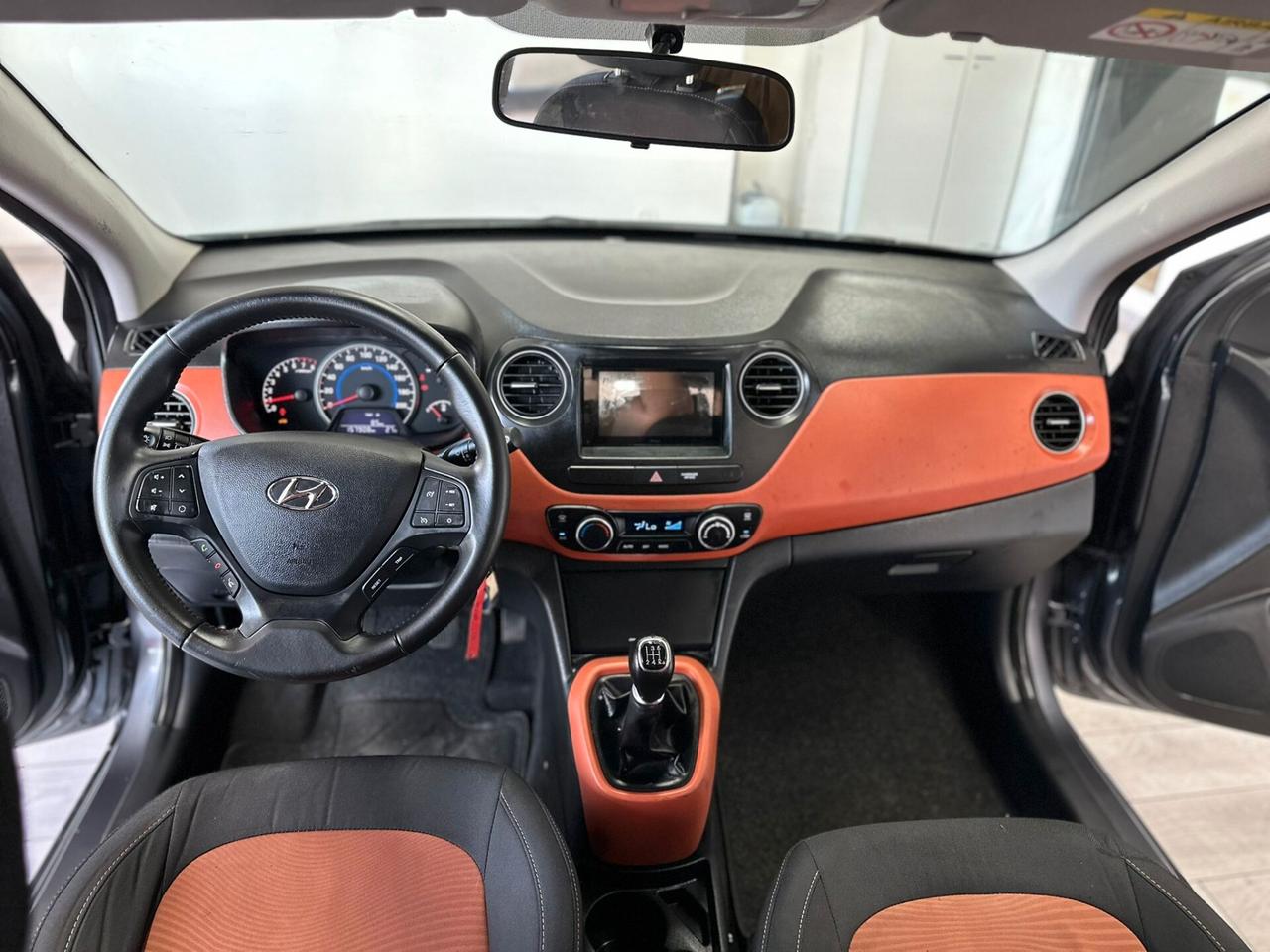 Hyundai i10 1.0 MPI Sound Edition A/T