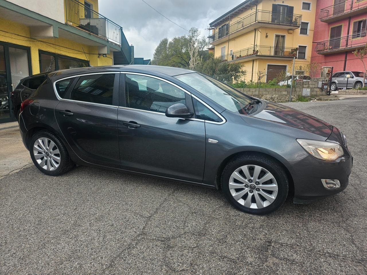 Opel Astra 1.7 CDTI 125CV Cosmo 2012