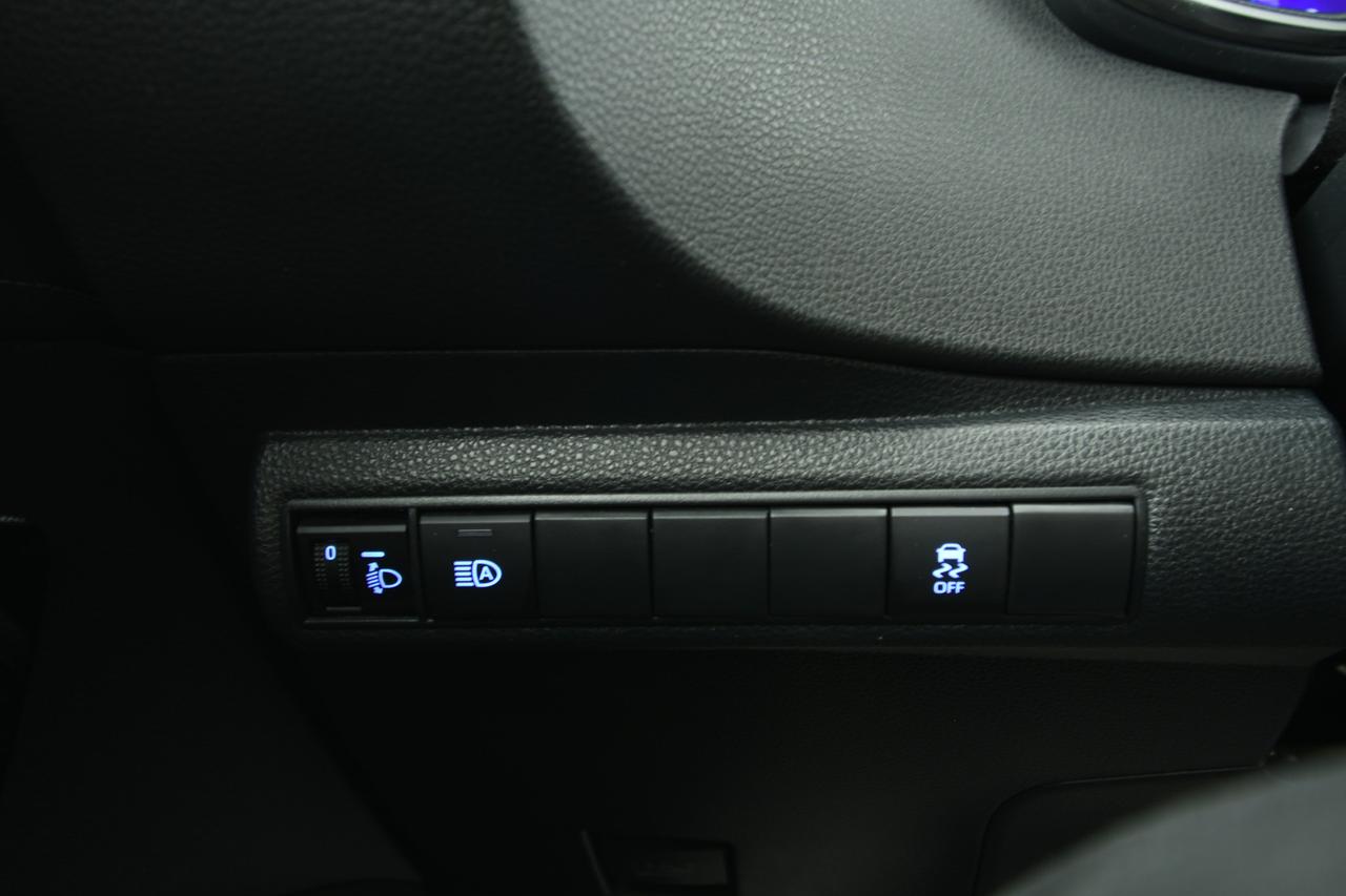 TOYOTA Corolla 2.0h Style cvt CAMERA+ACC+LED+C17"