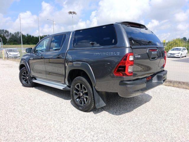 TOYOTA Hilux 2.8 D A/T 4WD 4 porte Double Cab Invincible N1