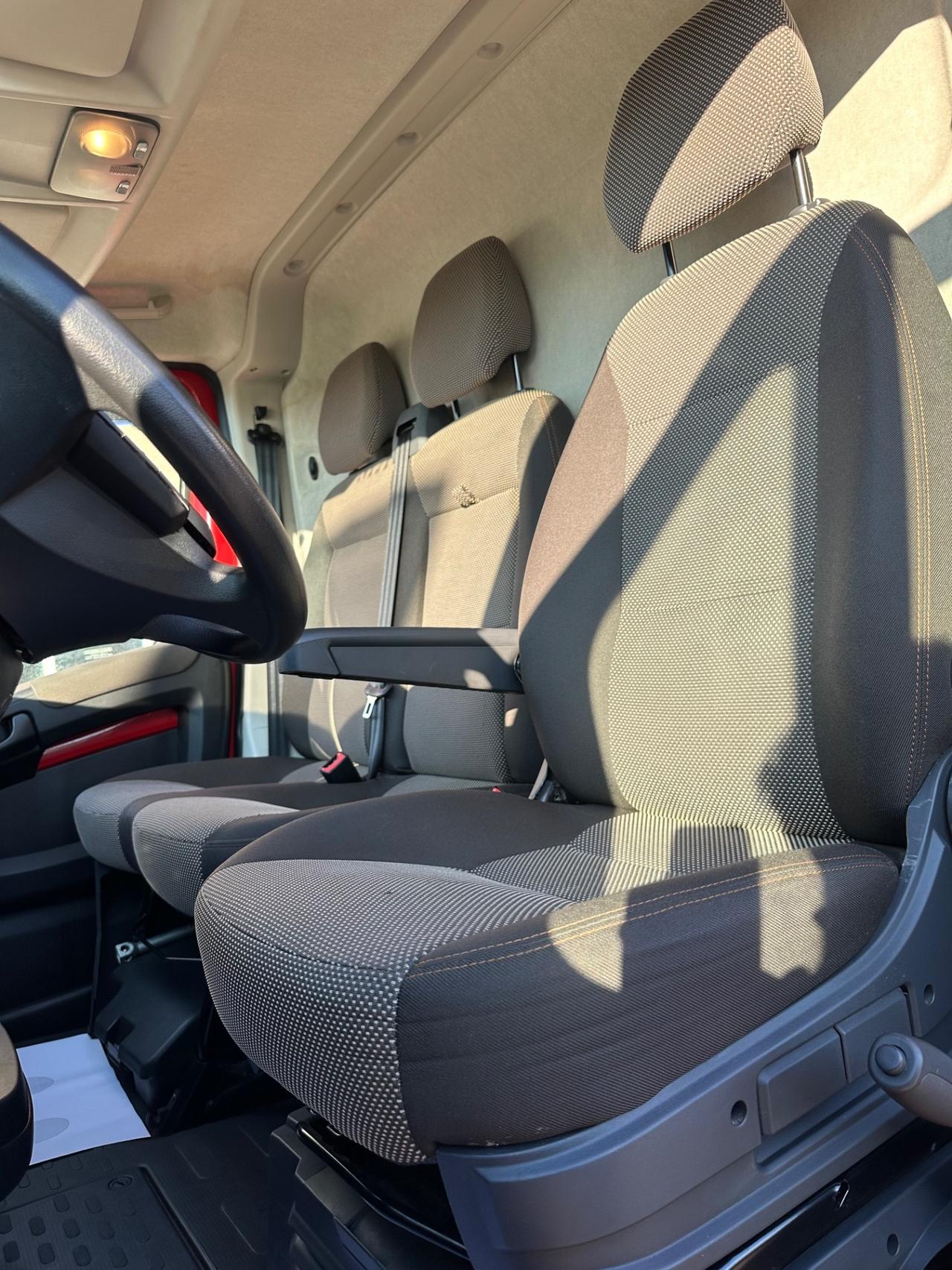 Peugeot Boxer 335 2.2 BlueHDi 140 S&S PC-TM Furgone