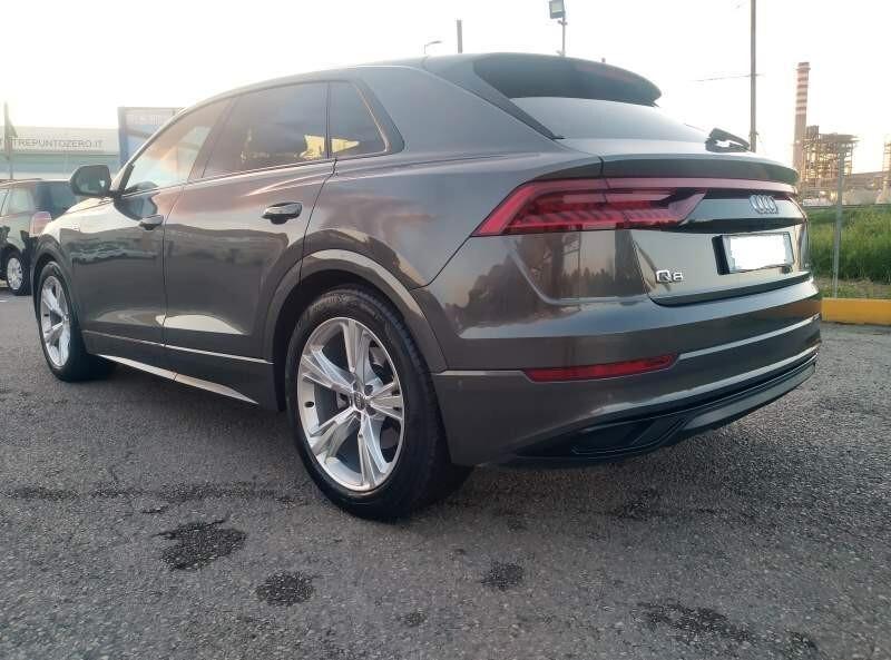 Audi Q8 50 TDI 286 CV Sport ACC, CERCHI "22