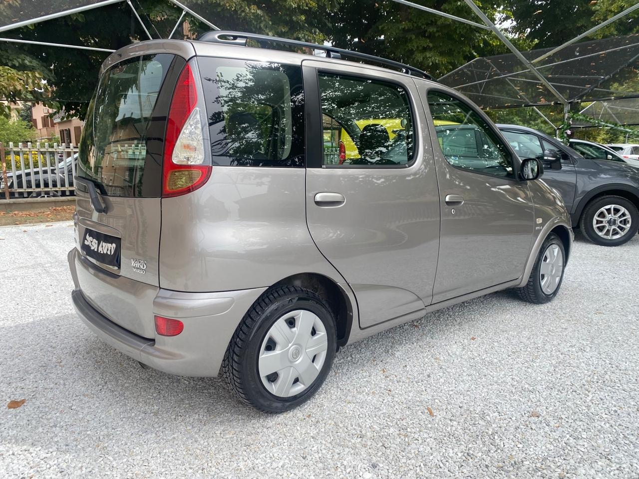 Toyota Yaris Verso 1.3i 16V cat Sol '03 NEOPATENTATI!!!