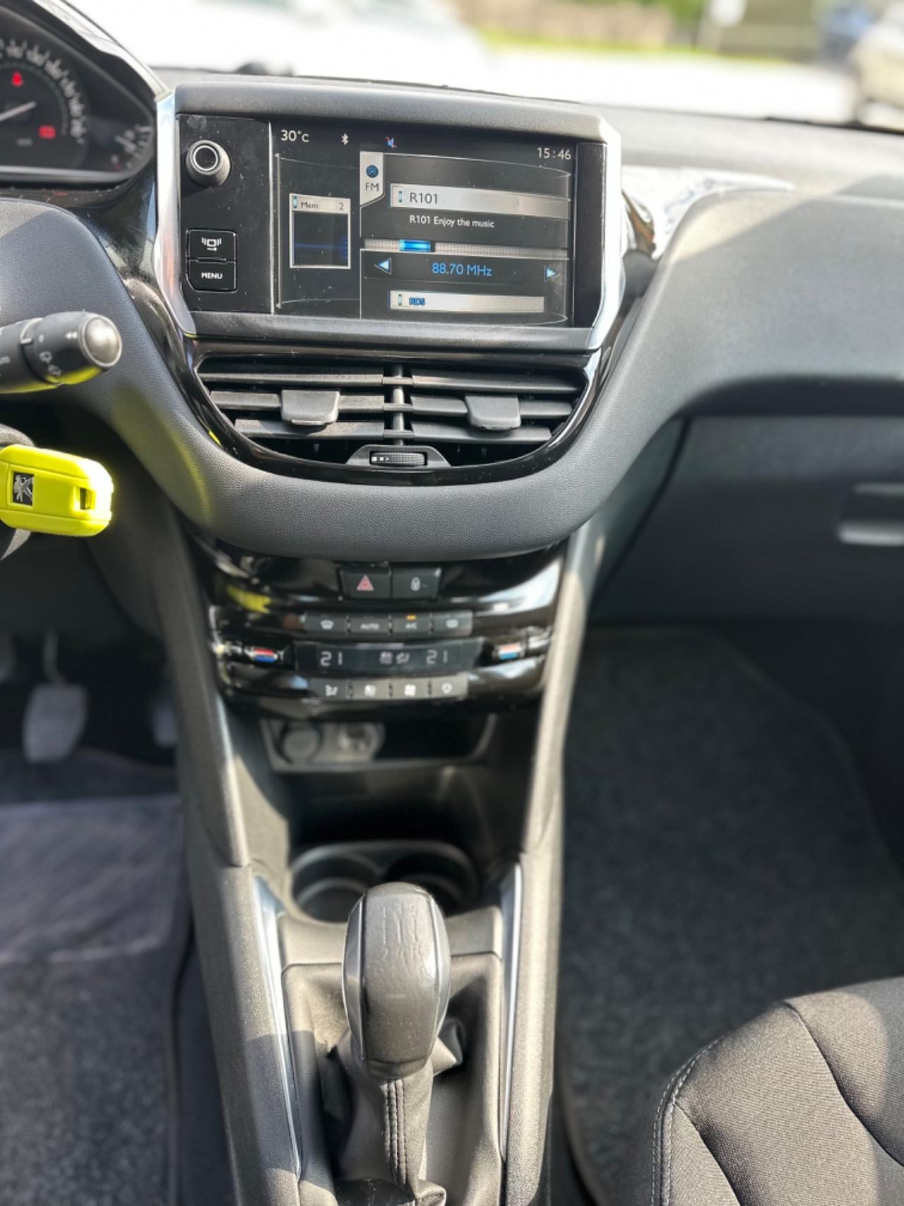Peugeot 208 1.4 HDi 68 CV 5P ALLURE NEOPAT KMCERT