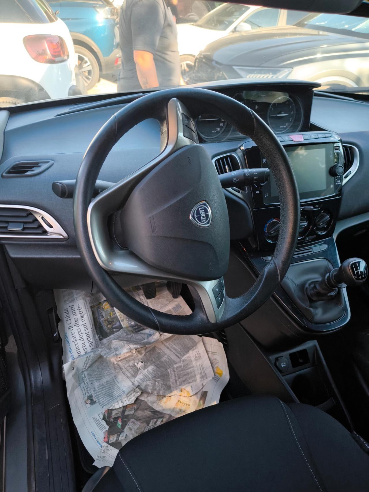 Lancia Ypsilon 1.0 FireFly 5 porte S&S Hybrid Gold