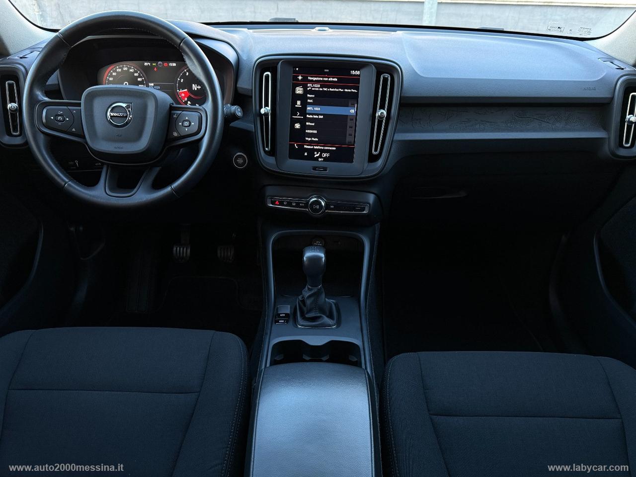 VOLVO XC40 T2 Momentum Core