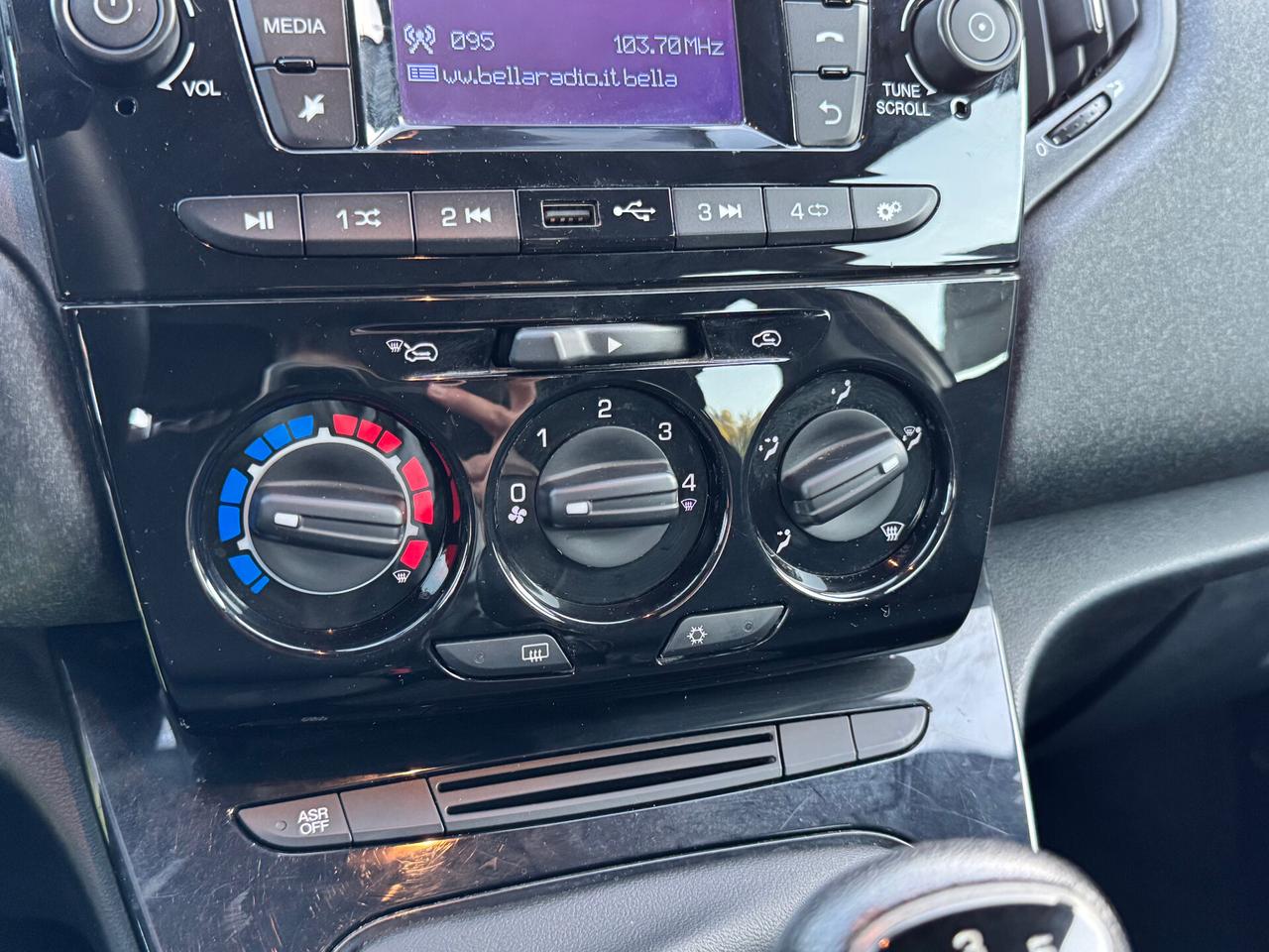 Lancia Ypsilon 1.0 FireFly 5 porte S&S Hybrid Ecochic Silver