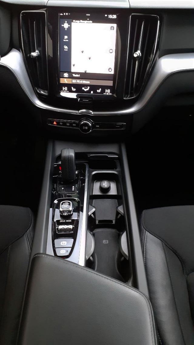 VOLVO XC60 B4 MILD HYBRID MOMENTUM AWD MY 2020