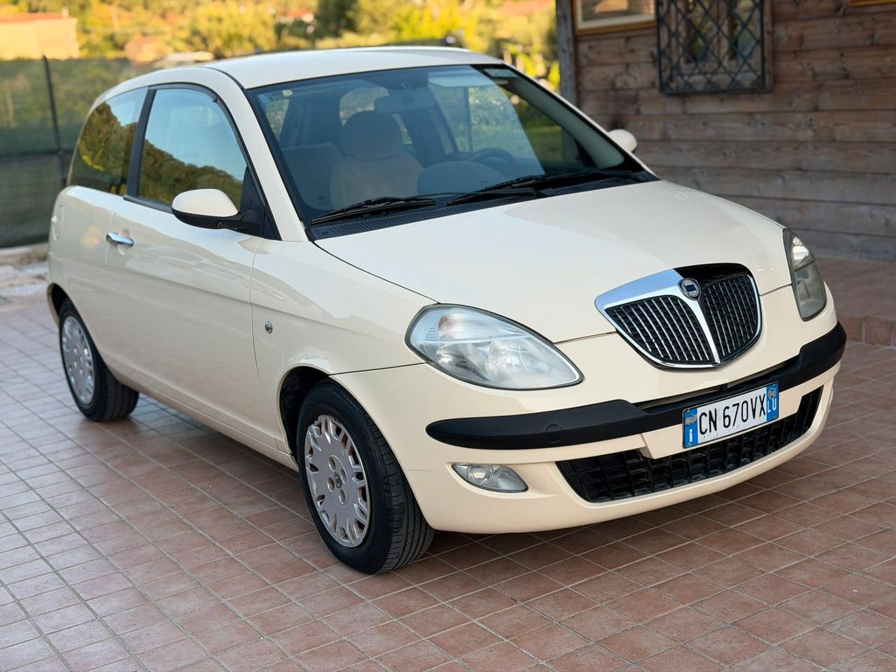 Lancia Ypsilon 1.4 16V Platino