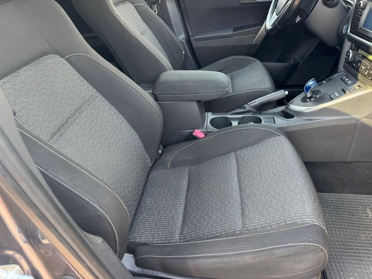 Toyota Auris 1.8 Hybrid. Cambio automatico