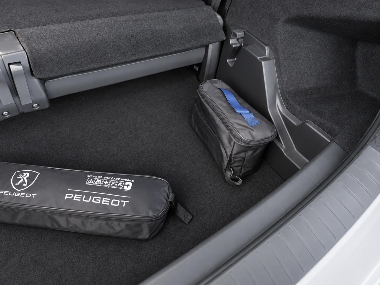 PEUGEOT 5008 III 2024 - Nuovo 5008 Hybrid 136 e-DCS6 GT