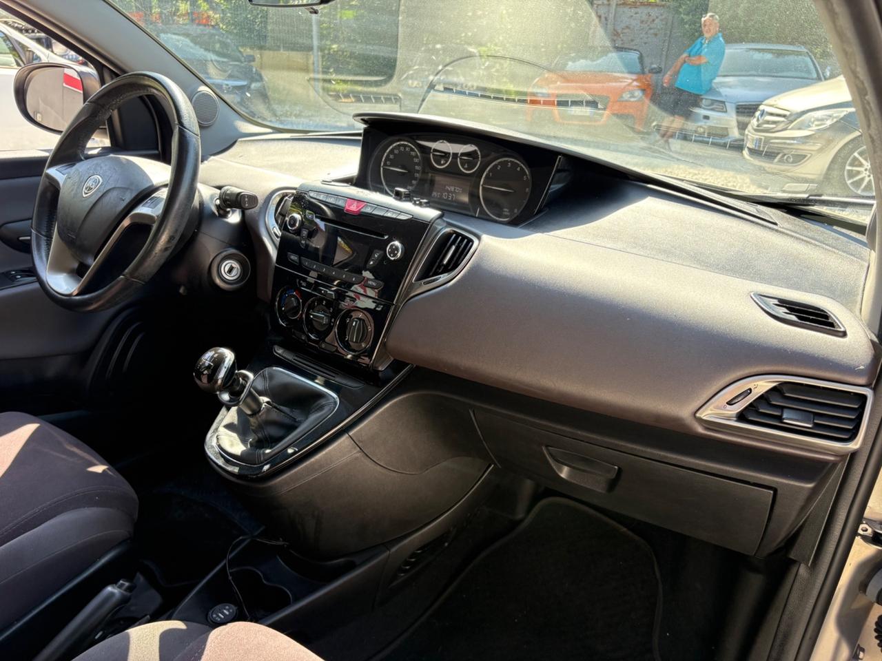 Lancia Ypsilon 1.2 69 CV 5 porte Gold
