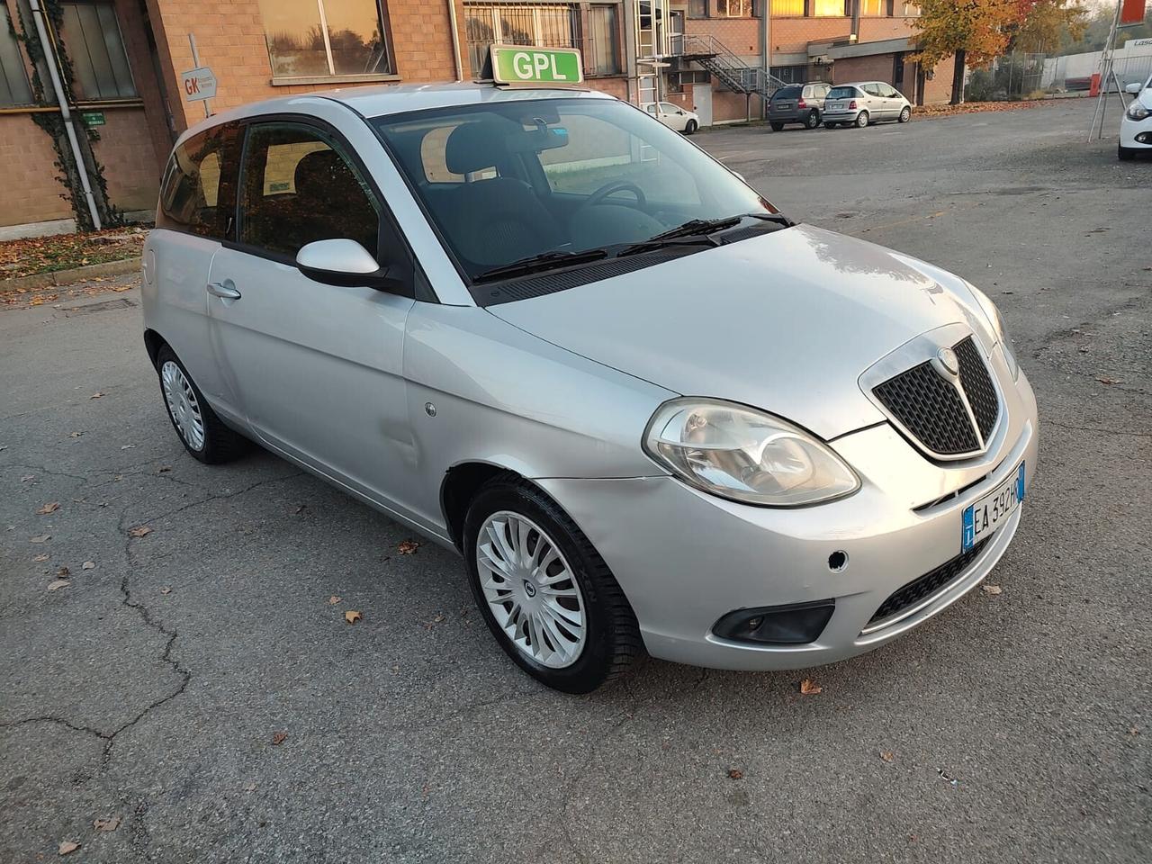 Lancia Ypsilon 1.4 Argento Ecochic GPL CON SCADENZA NEL 2028, OK NEOPATENTATI