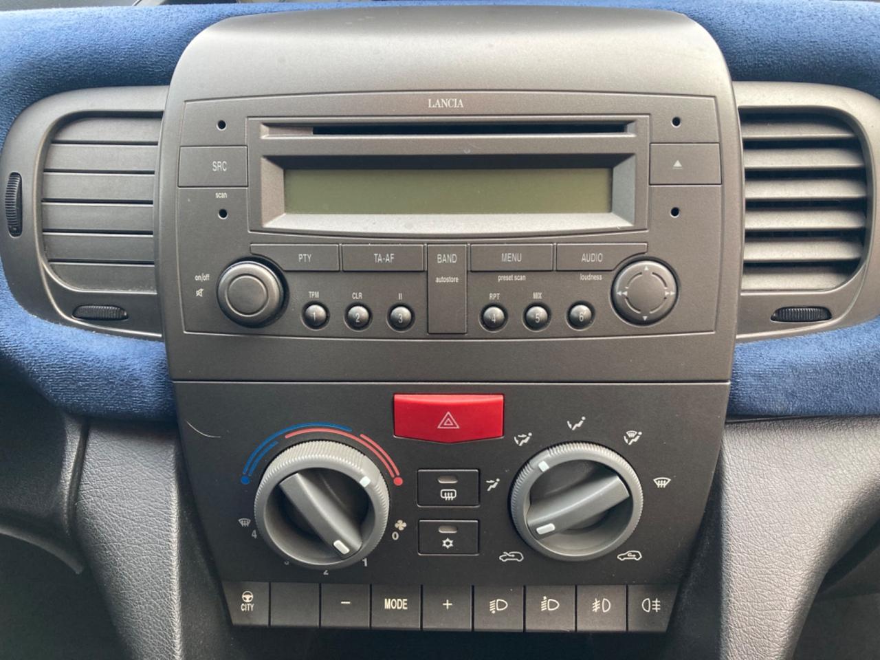 LANCIA YPSILON MULTIJET (CAMBIO AUTOMATICO)