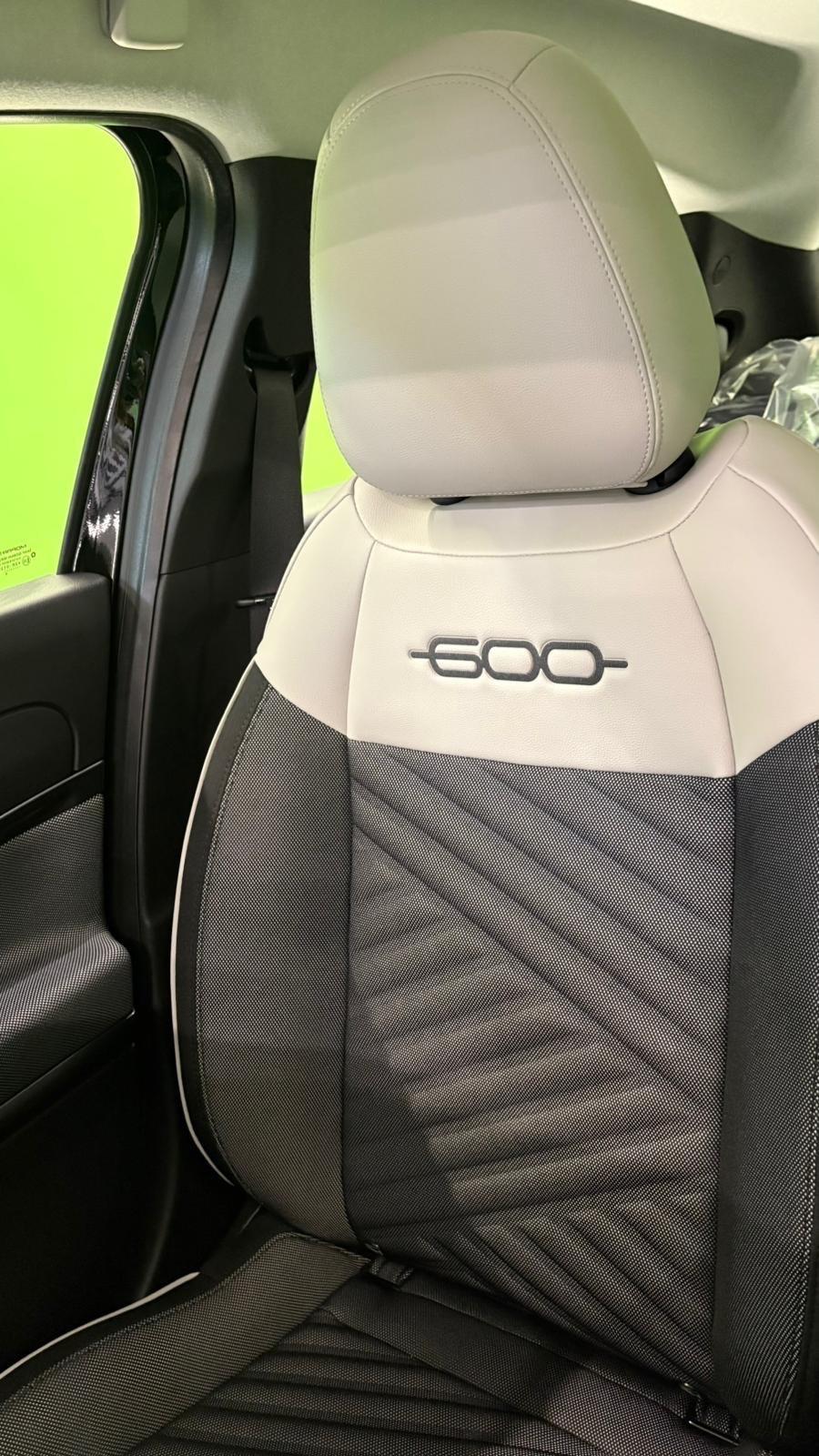 Fiat 600 Hybrid 110 CV DCT MHEV Icon