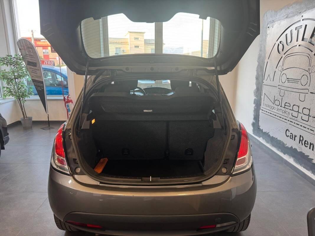 Lancia Ypsilon III 1.0 firefly hybrid Silver Plus s&s 70cv
