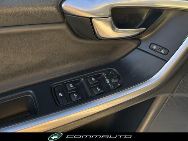 VOLVO S60 Cross Country D3 Geartronic Summum