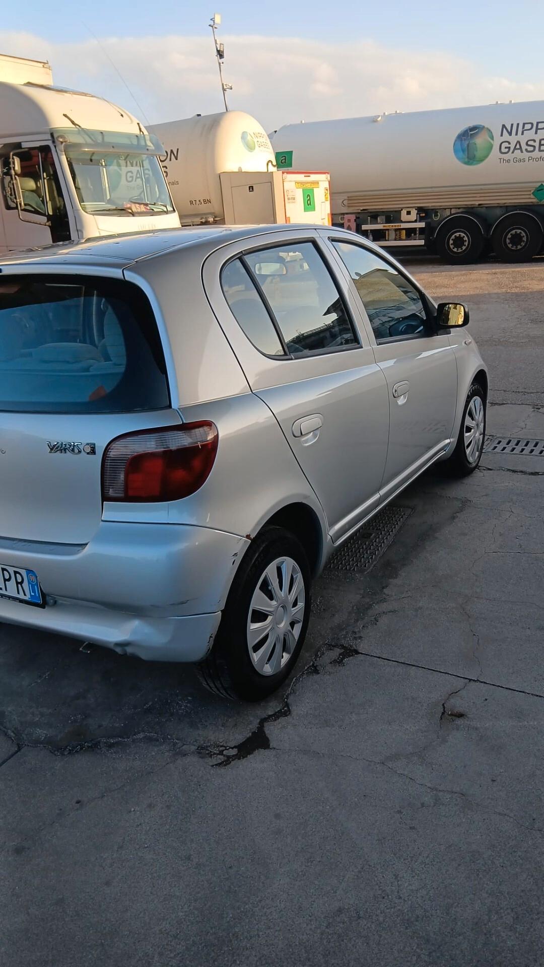 Toyota Yaris 1.0i 16V cat 5 porte Sol