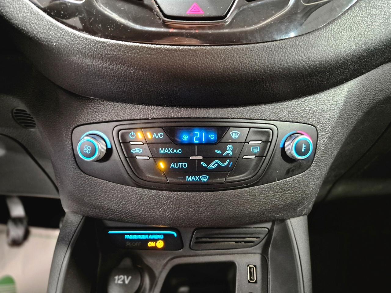 Ford Tourneo Courier 1.0 EcoBoost 100 CV Titanium