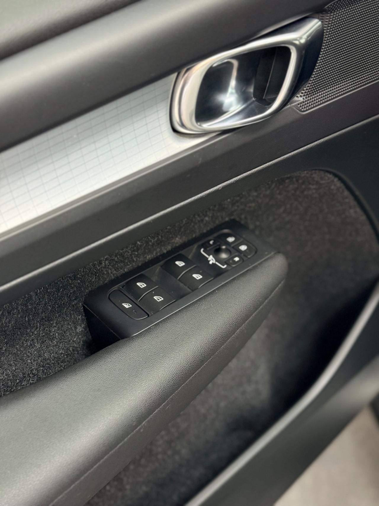 Volvo XC40 D4 2.0 190 CV AWD Geartronic Momentum 03/2018 EURO 6B