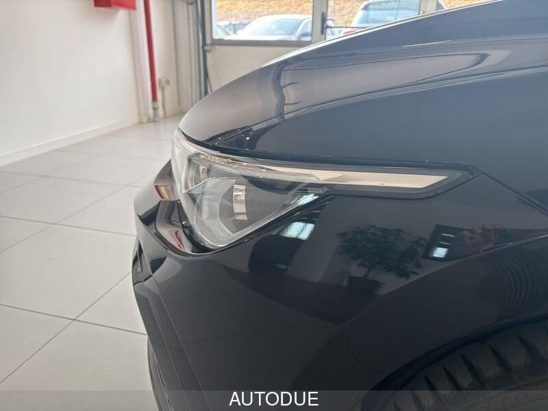 Volkswagen Golf 8 2.0 TDI R-LINE 150CV DSG