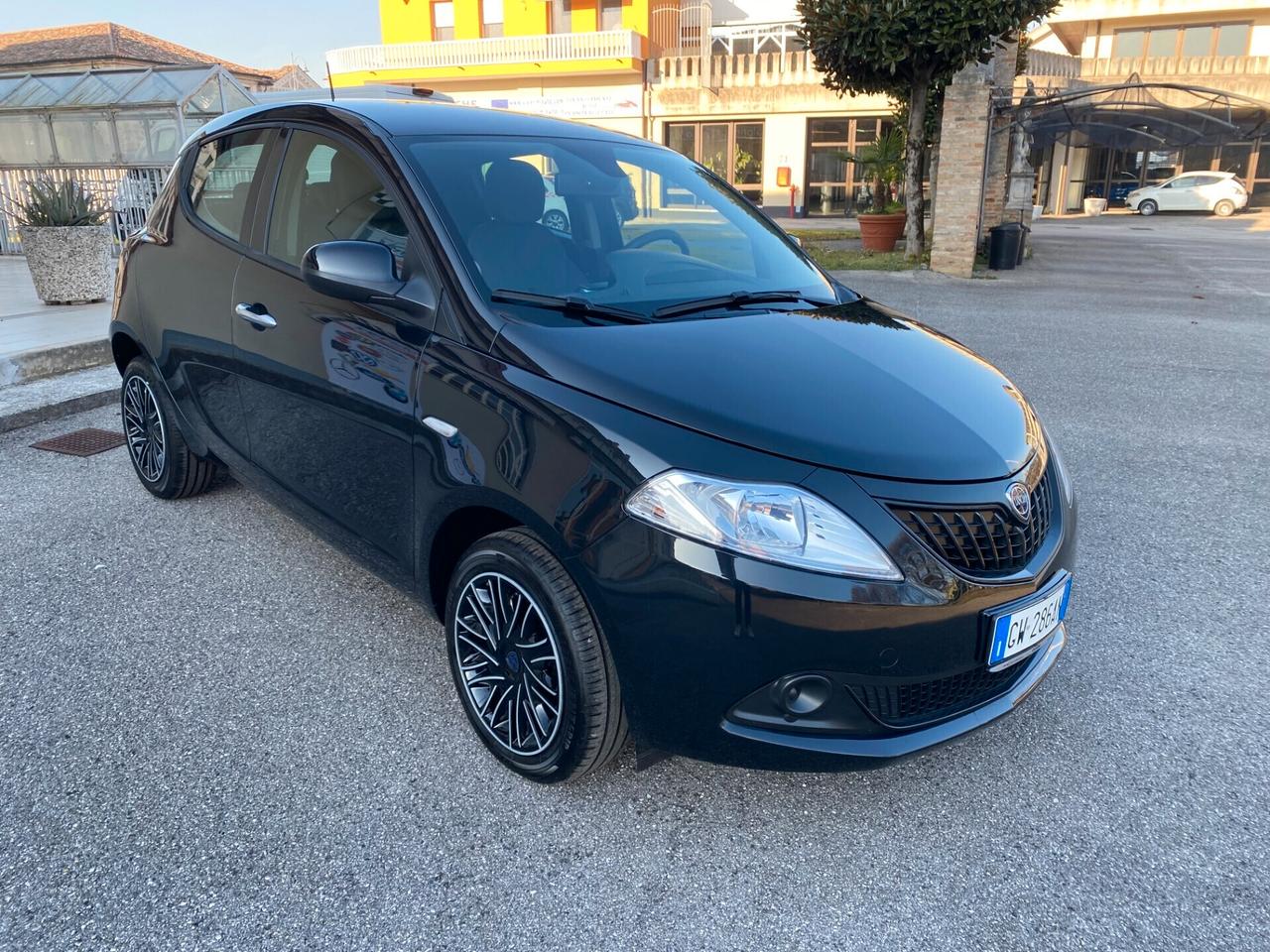 Lancia Ypsilon 1.0 FireFly 5 porte S&S Hybrid Oro