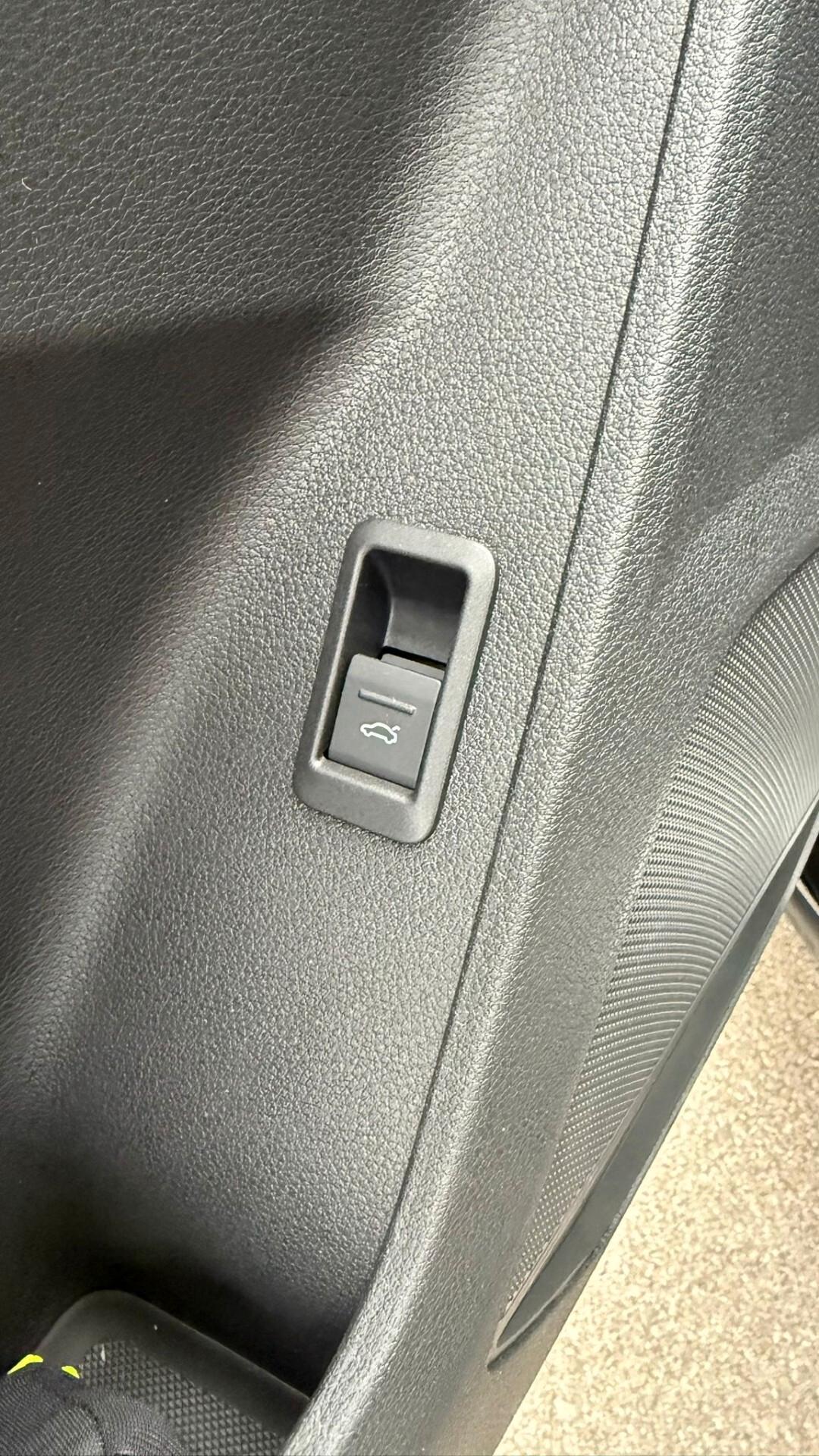 AUDI Q3 SPB 35 TDI IDENTITY BLACK KM0 2024 TETTO APRIBILE