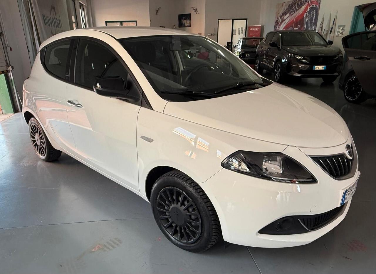 Lancia Ypsilon 1.0 FireFly 5 porte Hybrid Ecochic Silver