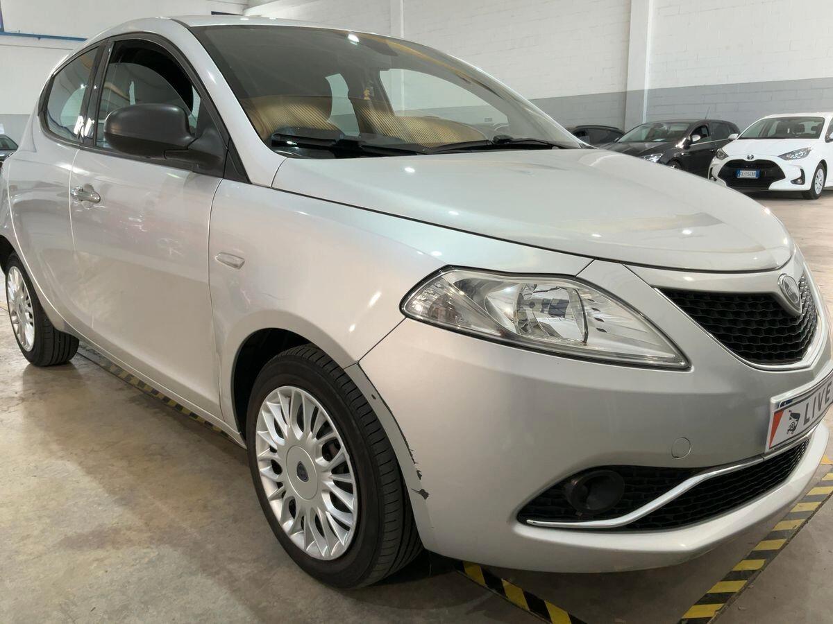 Lancia Ypsilon 1.2 69 CV 5 porte Silver
