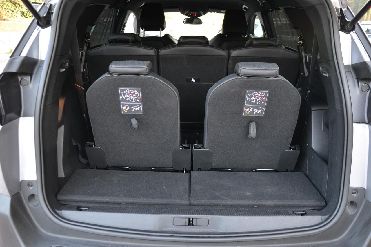 Peugeot 5008 1.5 HDi 130CV EAT8 ALLURE PELLE+RCAM+NAVI+FULL LED