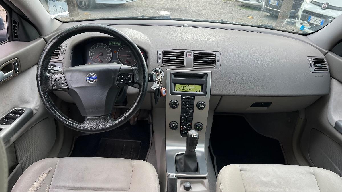 VOLVO - V50 2.0d Summum