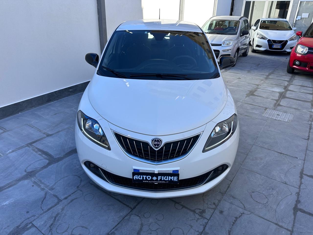 Lancia Ypsilon 1.0 FireFly 5 porte S&S Hybrid Ecochic Silver