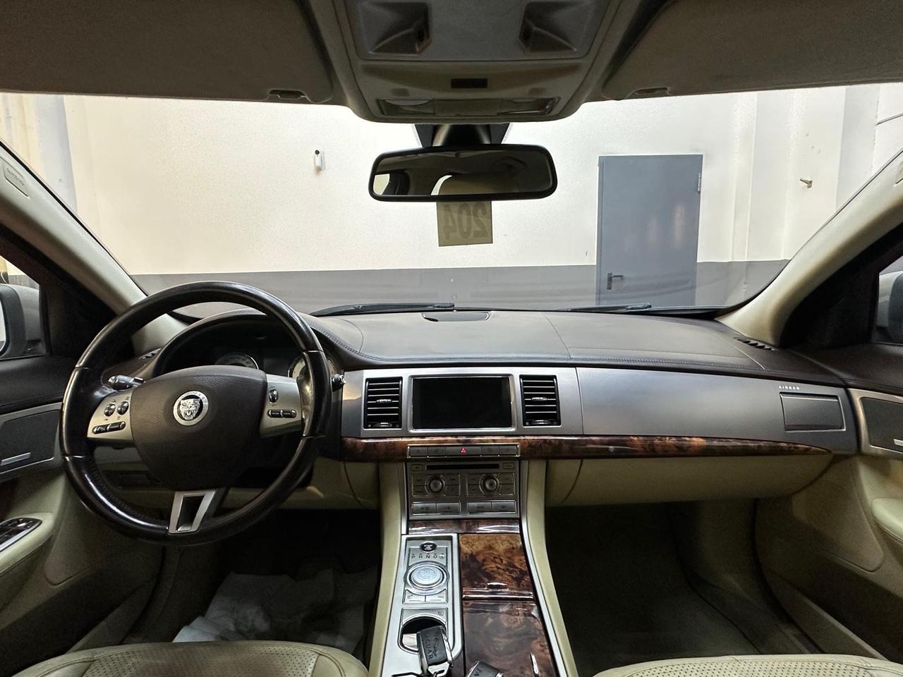 Jaguar XF 2.7D V6 Luxury