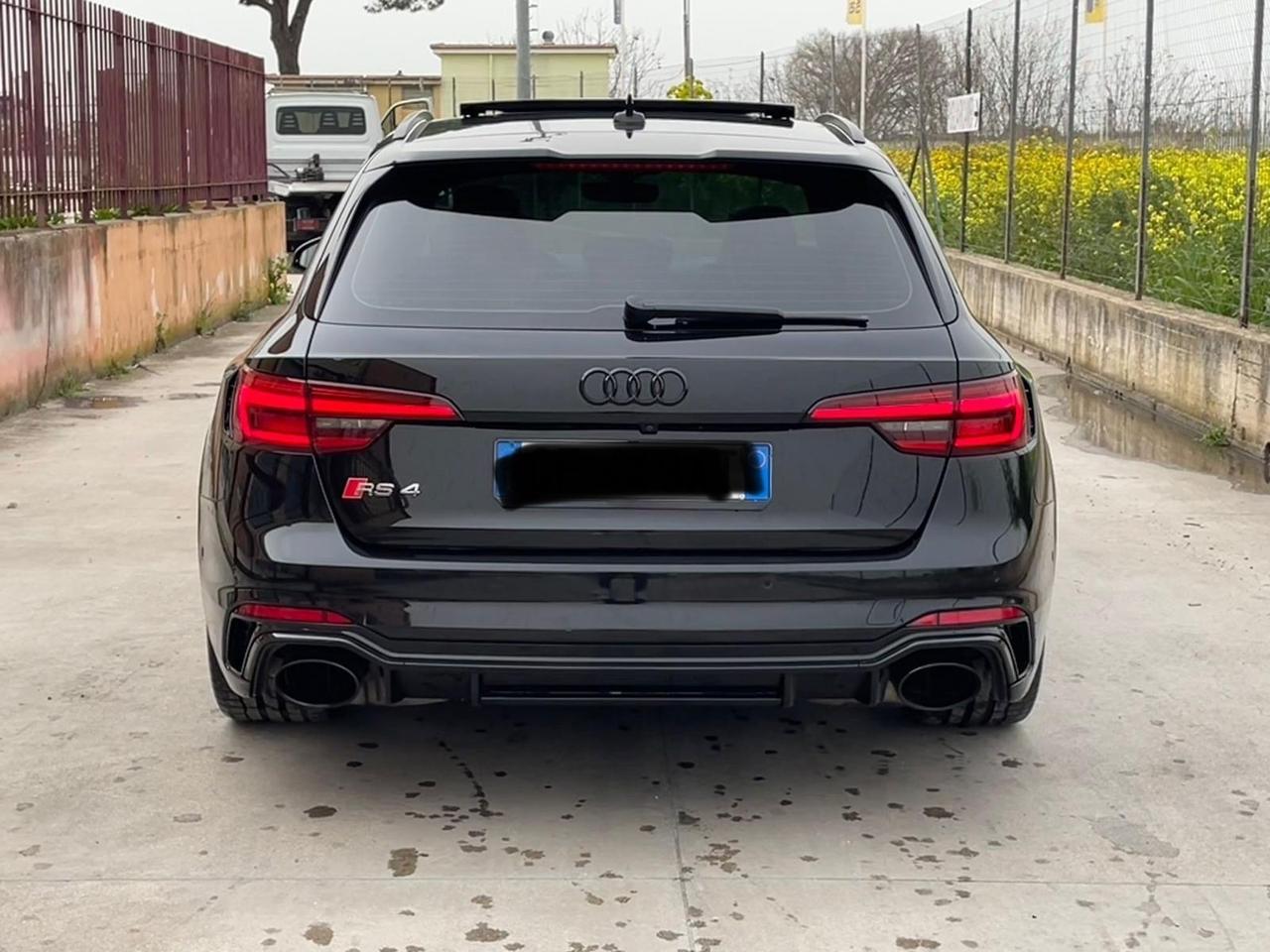 Audi rs4 2.9 530 hp total black strafull