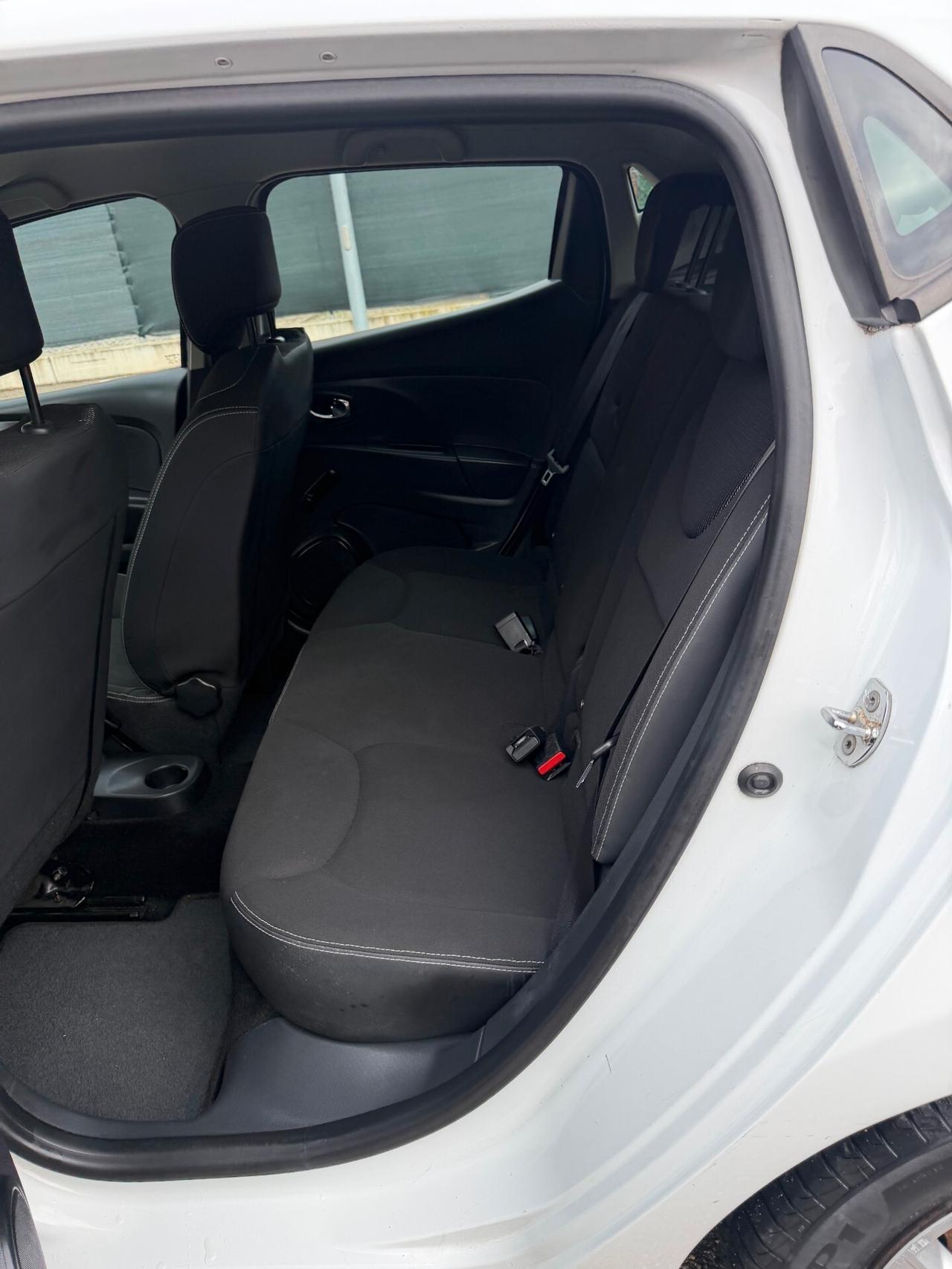 Renault Clio 1.5 dci - NEOP. - NAV. - 12 MESI DI GARANZIA -