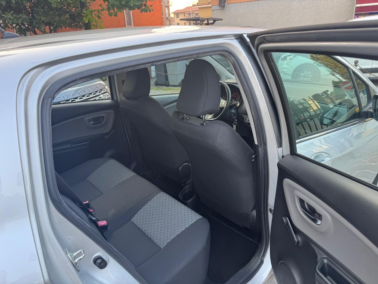 Toyota Yaris 1.0 5 porte Lounge neo patentati