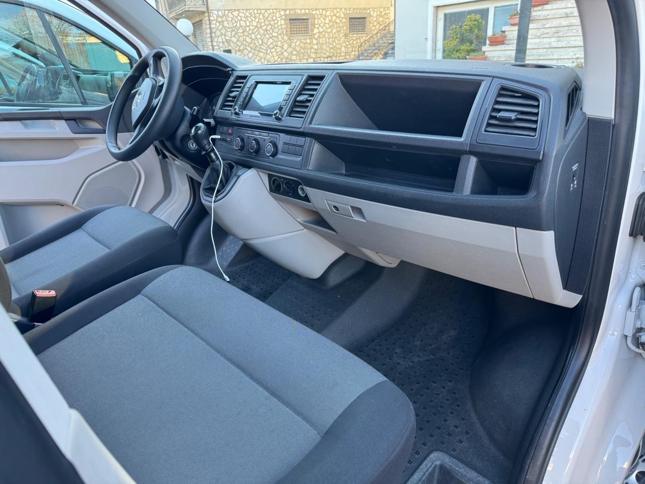 Volkswagen Transporter T6 2.0 TDI 9 posti