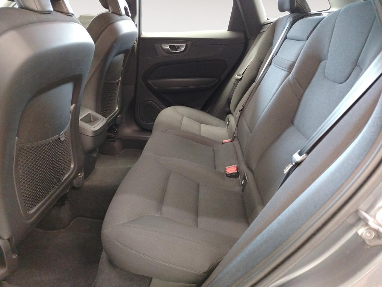 Volvo XC60 B4 D AWD MOMENTUM PRO
