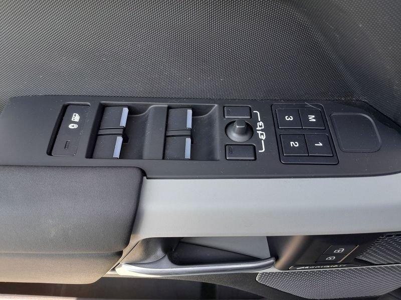 Land Rover Defender 3.0D I6 200 110 SE AWD AUTOCARRO N1 NETTO IVA