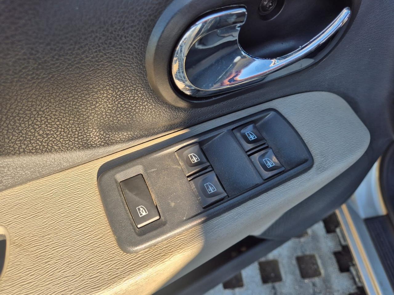 Dacia Lodgy 1.6 8V 85CV 5 posti metano scadenza 2029