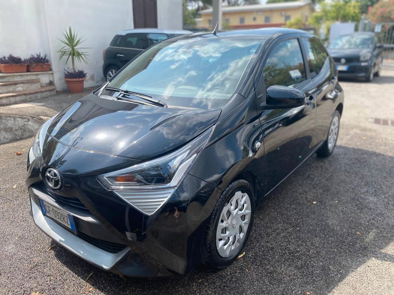 Toyota Aygo Connect 1.0 VVT-i 72 CV 5 porte x-cool