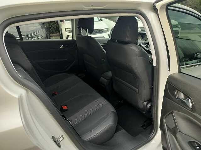 Peugeot 308 1.5 BlueHDI Allure 130 EAT8