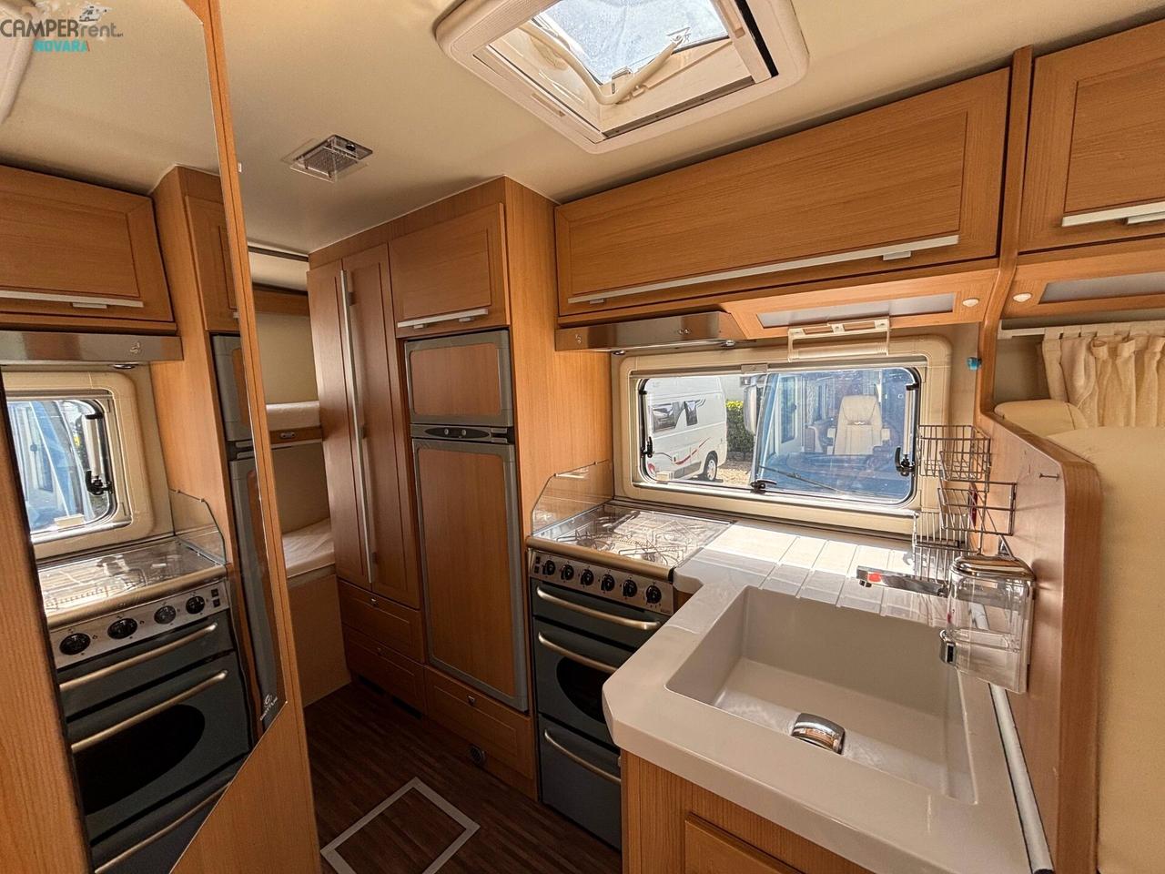 GIOTTILINE SUNNY S 210 - mansardato con doppia Dinette e letti a castello in coda