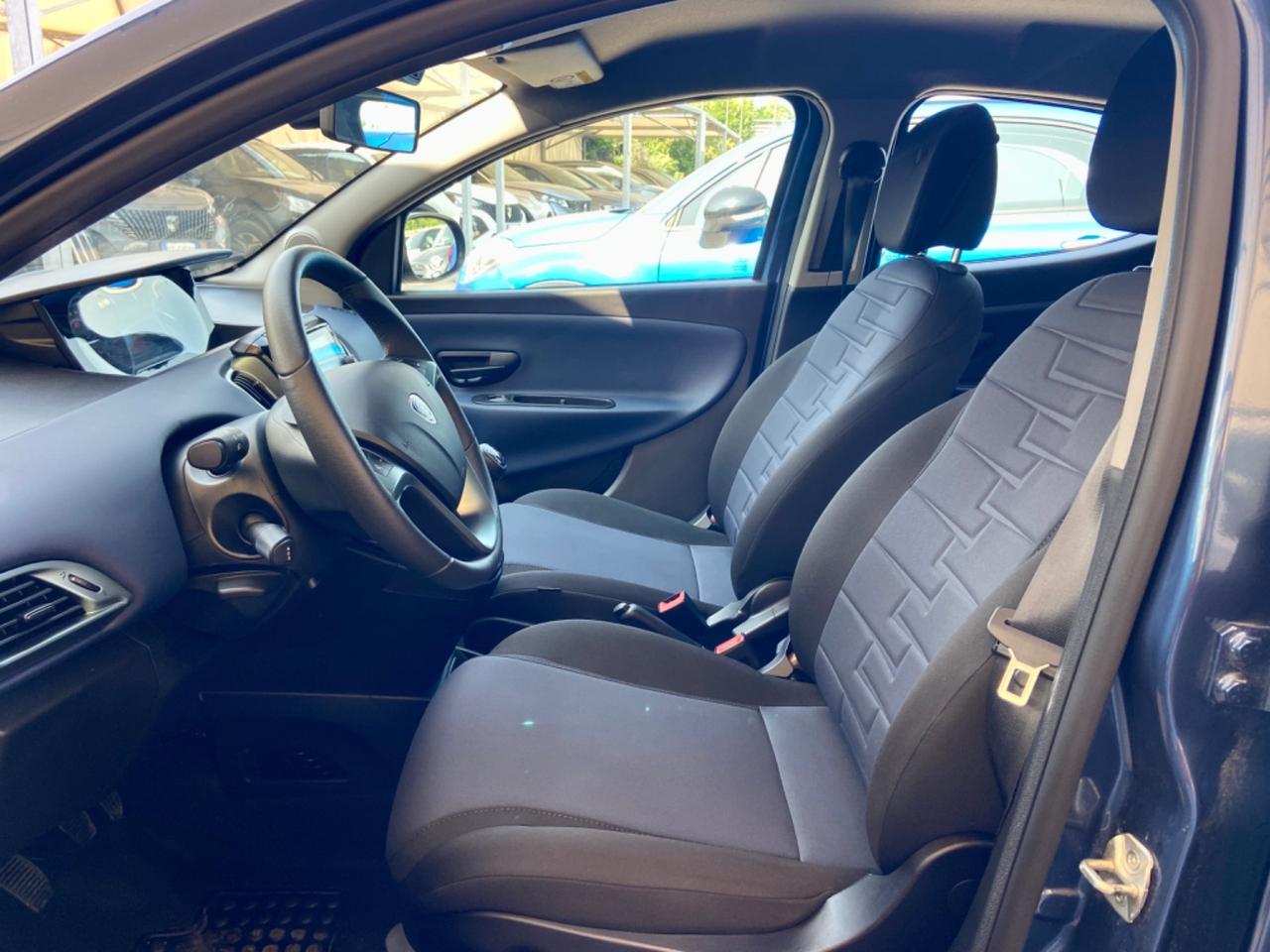Lancia Ypsilon 1.0 FireFly 70Cv 5 Posti Hybrid Platino